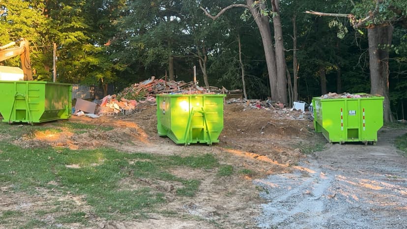 20 Yard roll-off dumpster container - Professional waste management